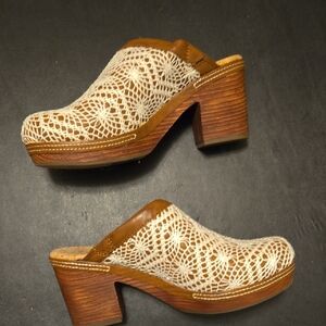 Kork-Ease Tan and Cream Lace Mules